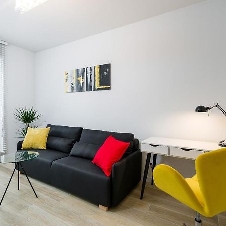 Apartments Poznan Fabryczna By Renters Exterior photo